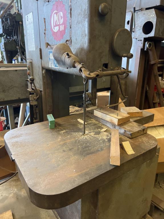 GROB 4V-18 VERTICAL BANDSAW