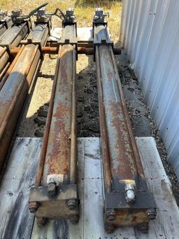 (2) LARGE HYDRAULIC CYLINDERS