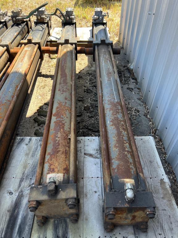 (2) LARGE HYDRAULIC CYLINDERS