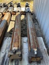(2) LARGE HYDRAULIC CYLINDERS