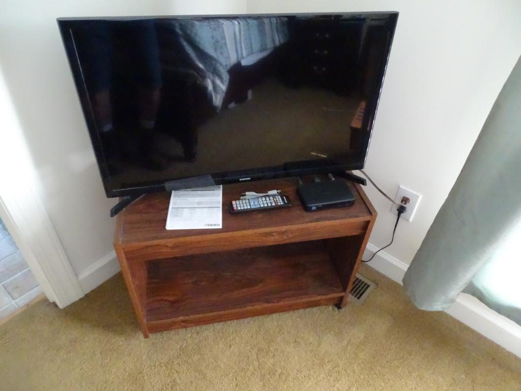 Samsung 31" TV w/ stand.