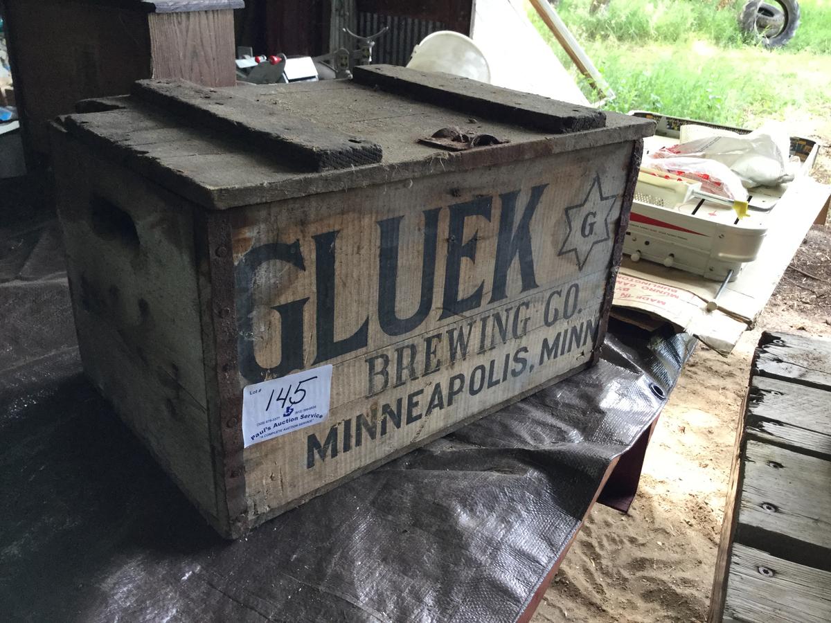 Gluek wooden beer case and bottles