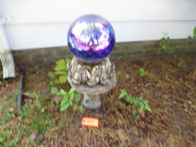 GAZING BALL ON STAND