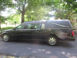 2002 CADILLAC HEARST IN EXCELLENT CONDITION