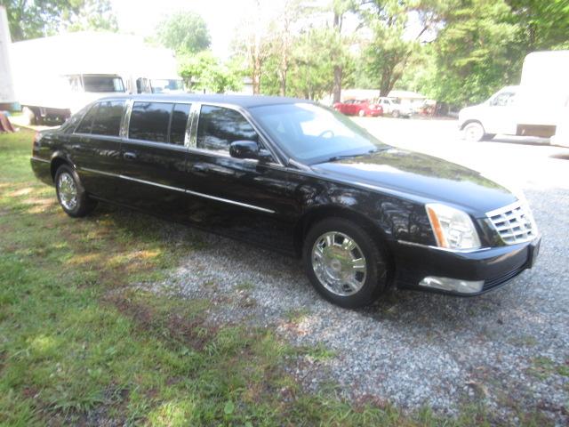 2011 CADILLAC LIMOSINE IN EXCELLENT CONDITION