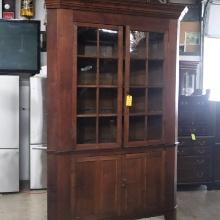 PEGGED  CORNER CABINET W/ 5 BOARD BACK AND WOODEN SHELVES