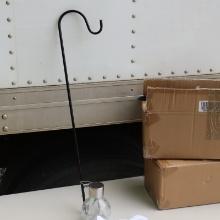 8 SOLAR POWERED LIGHTS AND HANGERS  NEW IN BOX