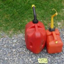 2 GALLON GAS CAN AND 1 GALLON GAS CAN