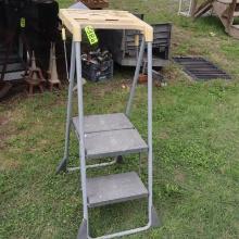 STEP LADDER