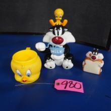 VINTAGE LOONEY TUNES- TWEETY BIRD AND SYLVESTER ITEMS