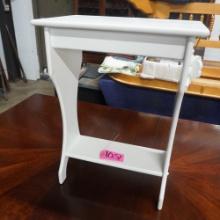 SMALL WHITE TABLE