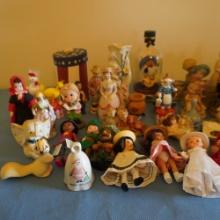BOX OF FIGURINES