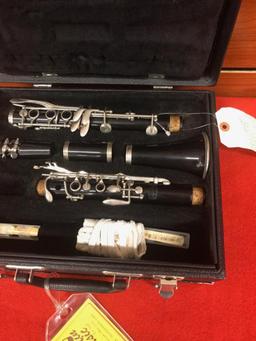 Bundy 1400 B Clarinet with case, Made in the USA