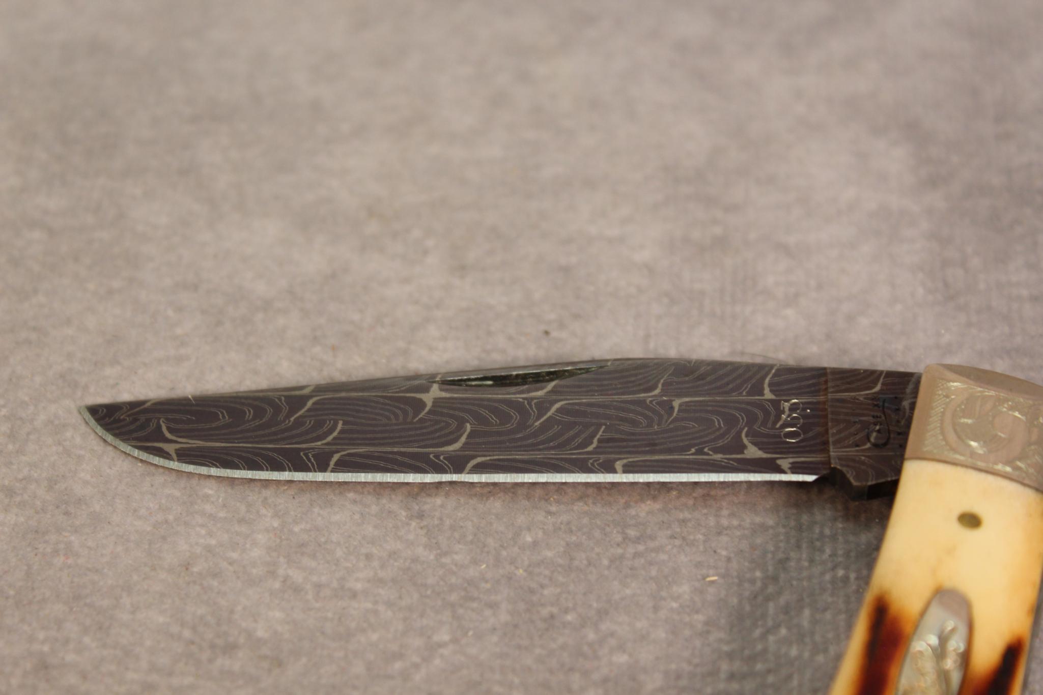 2010 CASE RED STAG TRAPPERLOCK DAMASCUS BLADE NO 33 SCROLLED BOLSTERS. R5154 DAM