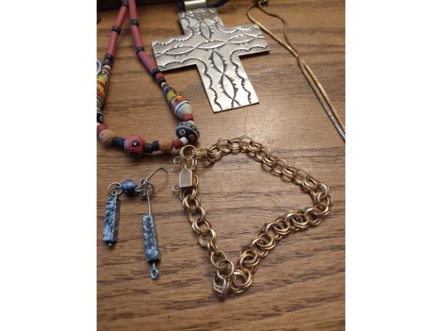 LOT OF NECKLACES AND MISC