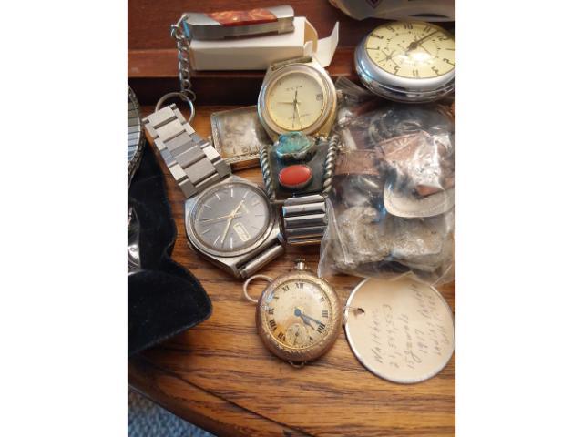 LOT OF WATCHES AND KNIVES
