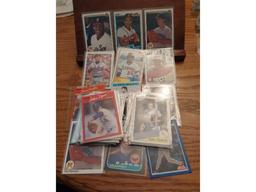 LOT OF SPORTS CARDS INCLUDING ROOKIES