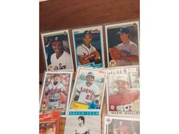 LOT OF SPORTS CARDS INCLUDING ROOKIES