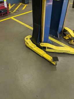 Challenger lift