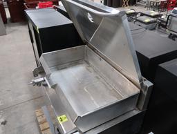 Cleveland 40 gal tilt skillet, on open base