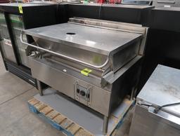 Cleveland 40 gal tilt skillet, on open base