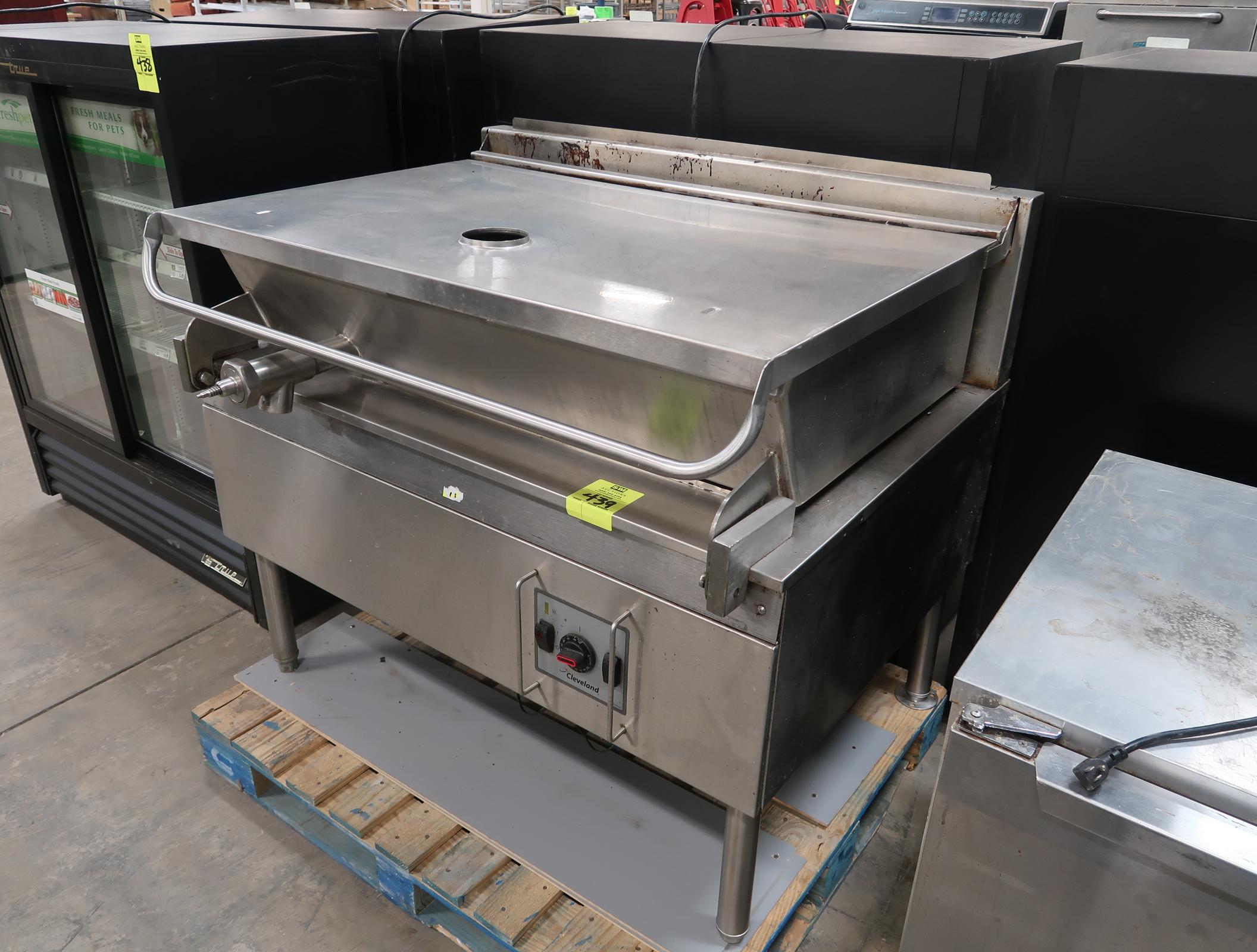 Cleveland 40 gal tilt skillet, on open base