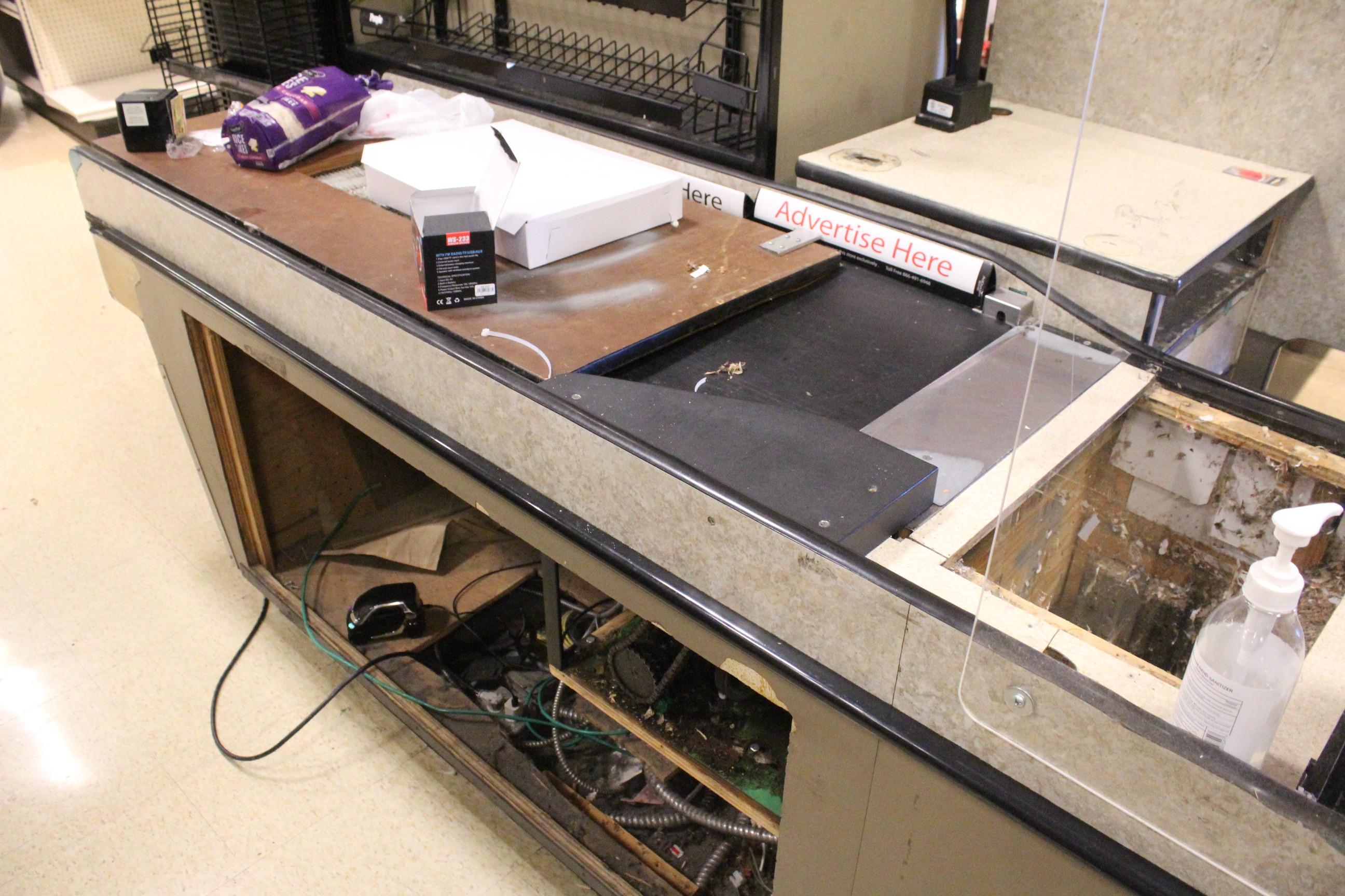 Unmarked Dual Belt Checkstand