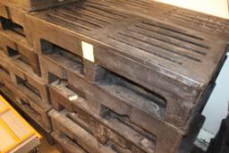 4' Plastic Dunnage Racks