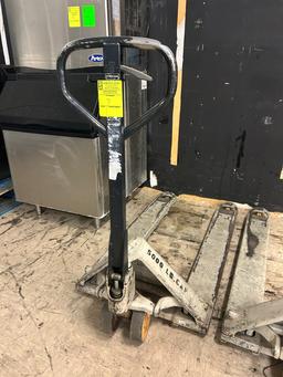 Crown Manual Pallet Jack