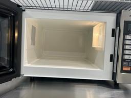 Panasonic Commercial Microwave Oven