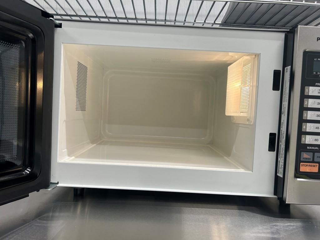 Panasonic Commercial Microwave Oven