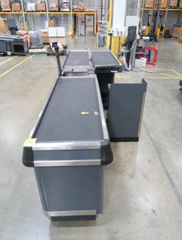 Laicor checkstand w/ 6' lead-in belt & twin 6' take-away belts