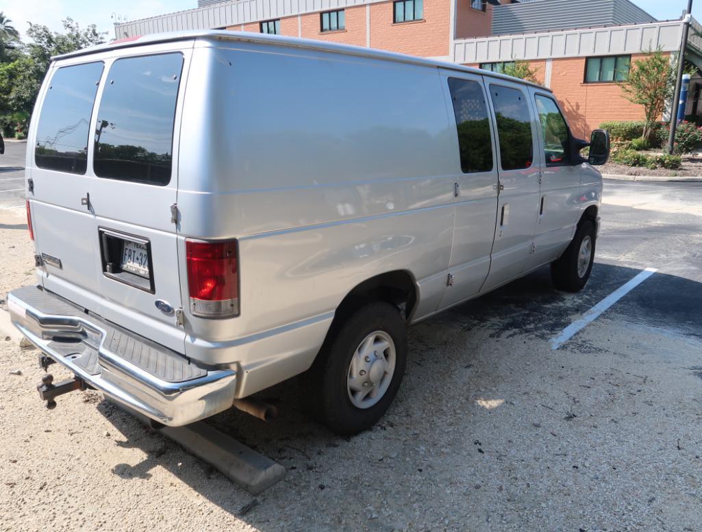 2008 Ford E-350 Econoline Cargo van