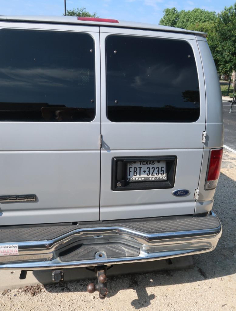 2008 Ford E-350 Econoline Cargo van