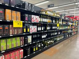 76ft Of Madix Gondola Shelving