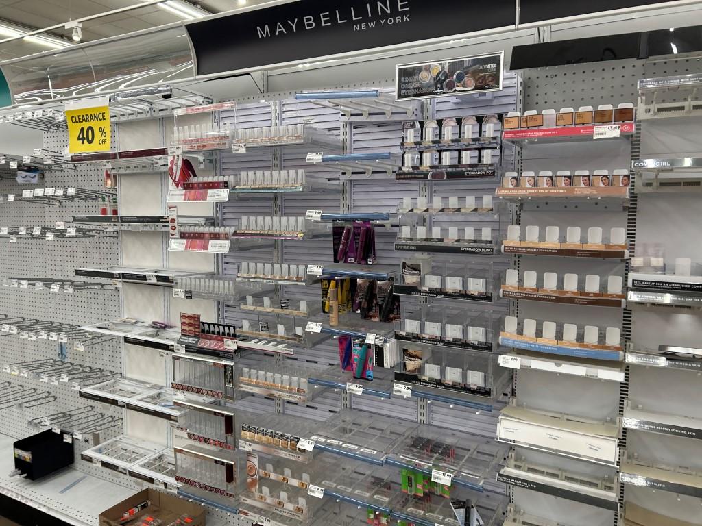76ft Of Madix Gondola Shelving