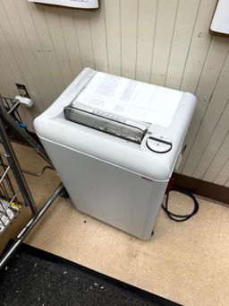 UNMARKED PAPER SHREDDER