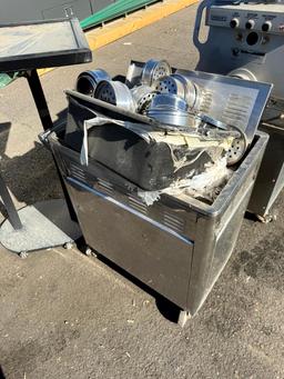 CATERING CART WITH PANS