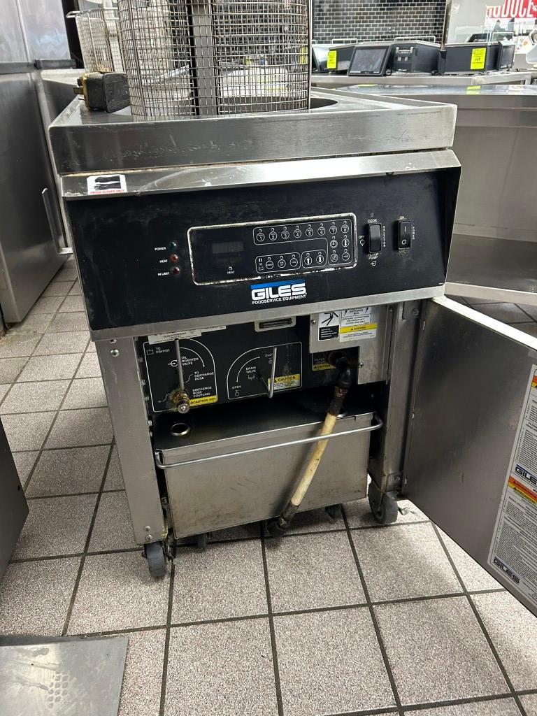 GILES ELECTRIC DEEP FRYER