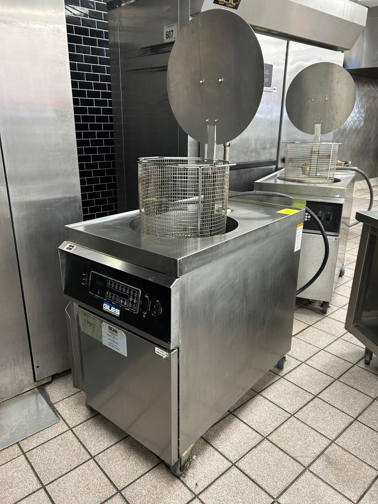 GILES ELECTRIC DEEP FRYER