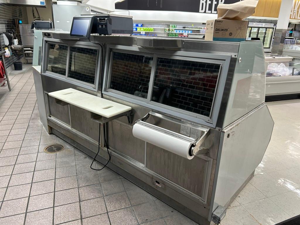2010 BARKER 8FT MEAT/SEAFOOD SERVICE CASE