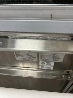 2010 BARKER 8FT MEAT/SEAFOOD SERVICE CASE