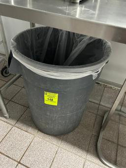 TRASH CAN