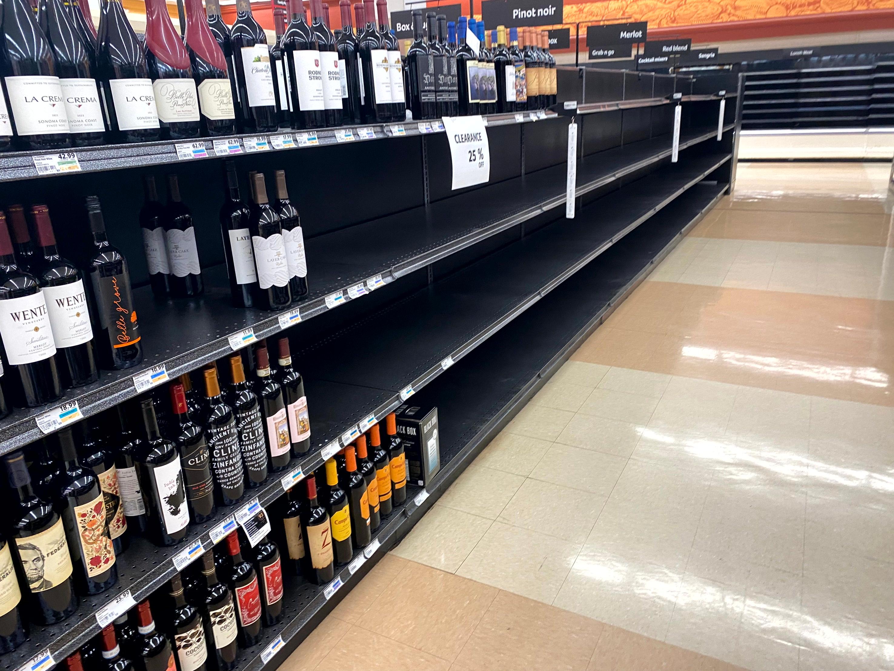 44FT RUN OF MADIX SHELVING
