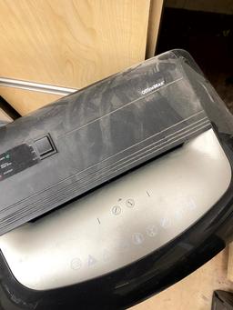 OFFICE MAX PAPER SHREDDER