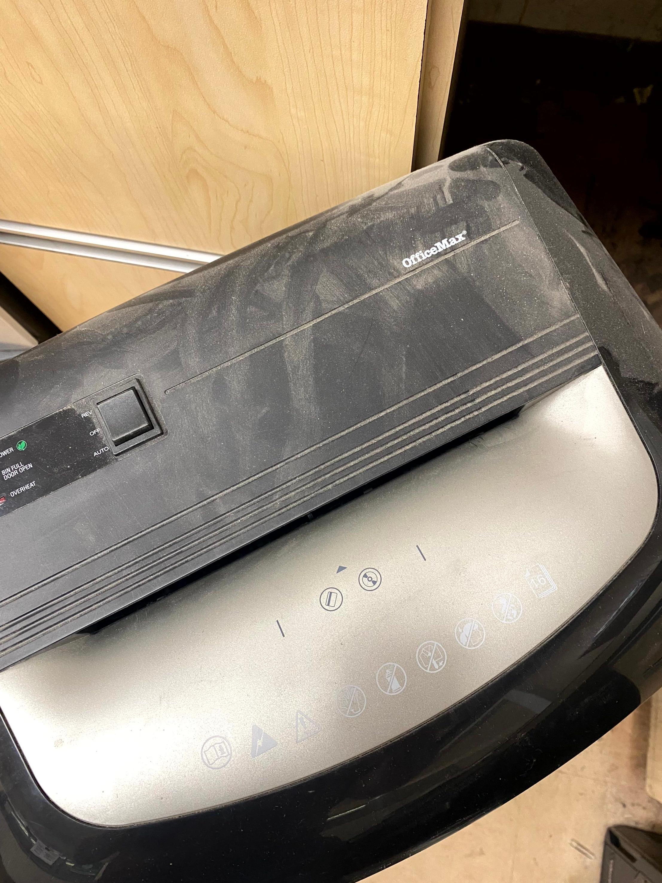 OFFICE MAX PAPER SHREDDER