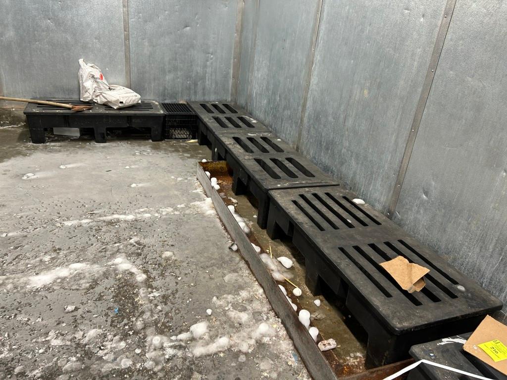 4FT PLASTIC DUNNAGE RACKS