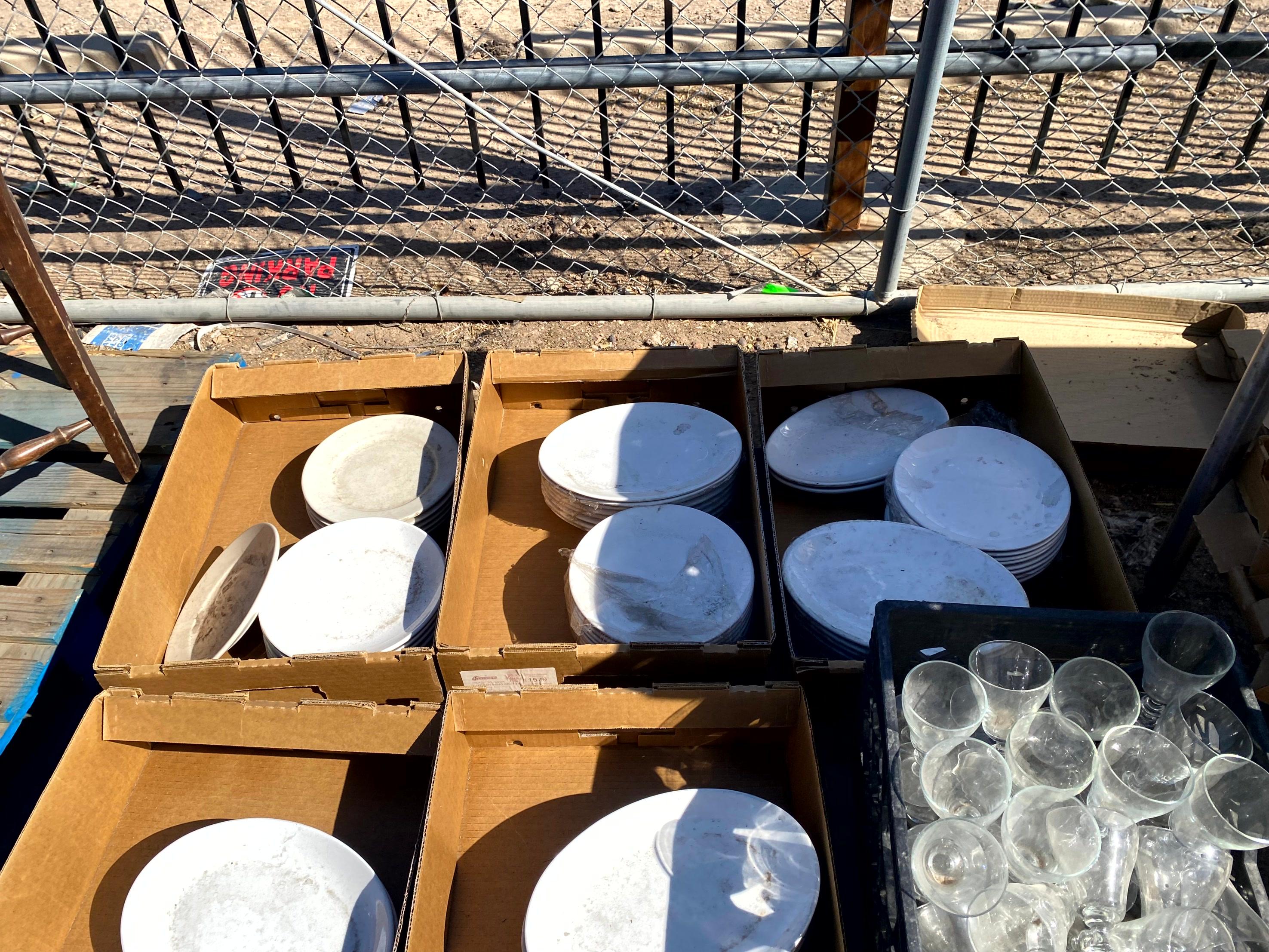 PALLET OF PORCELAIN PLATES AND GLASSES