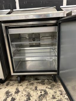 TRUE NATURAL REFRIGERANT 27IN PREP TABLE