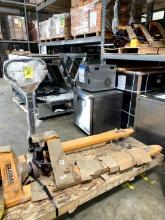 NEW GLOBAL 5000LBS MANUAL PALLET JACK